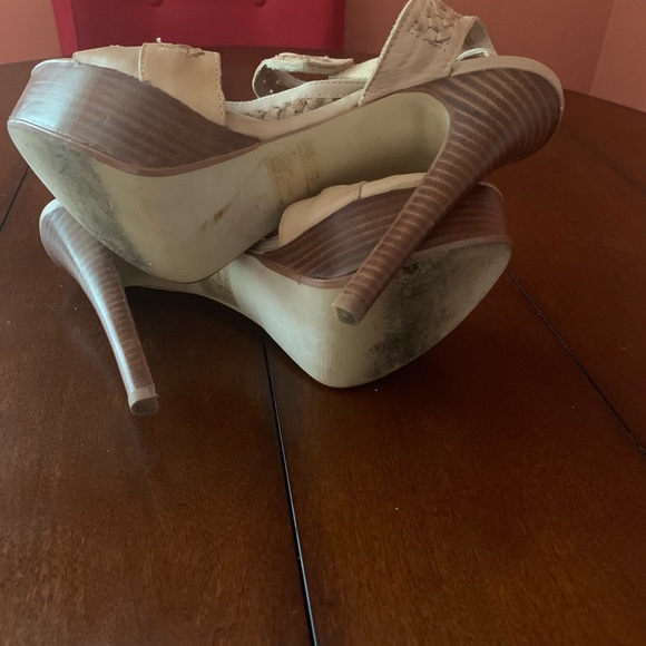 Shoes - Picture 5 of 5